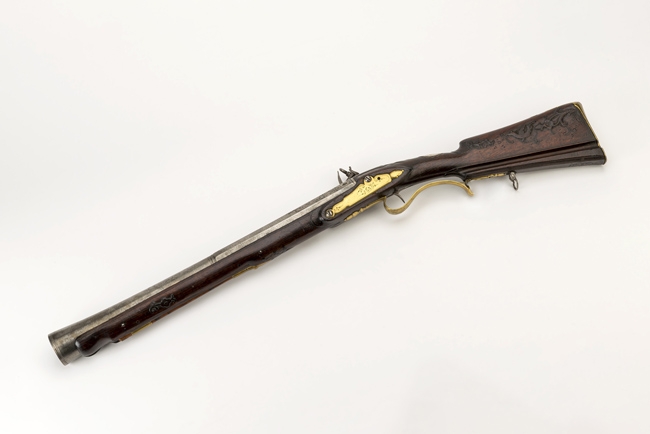 Trombone 0.84 m. operates with a flintlock mechanism