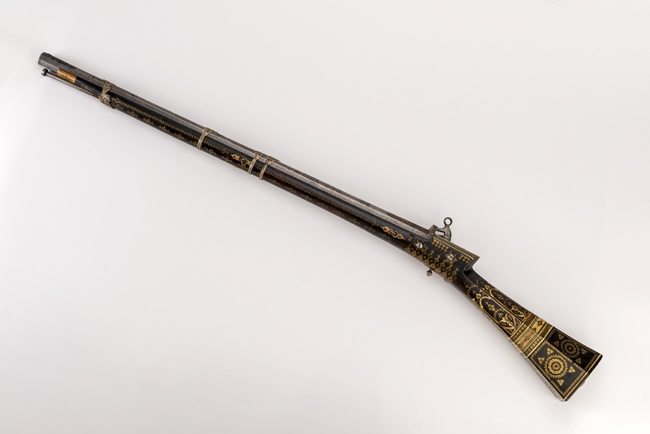 SINGLE BARRELLED FLINTLOCK WEAPON