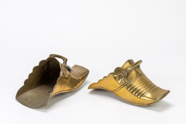 Pair of brass stirrups like shoes (slippers)